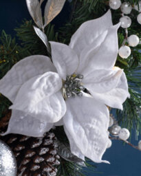 Werchristmas 60 Cm Pre-Lit Silver And White Decorated Artificial Christmas Wreath, 20 Warm White Leds - thumbnail 3