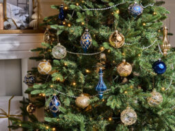Beliani Set Of 35 Baubles Icedrop Glass Blue/ Gold - thumbnail 2