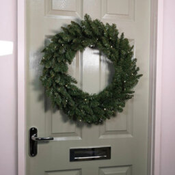 60Cm Decorative Pre-Lit Christmas Wreath With Warm White Leds - thumbnail 3