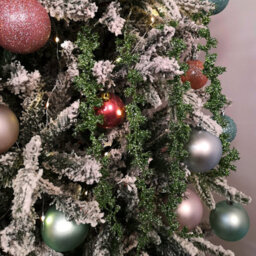 Samuel Alexander 96Cm Green Glitter Frosted Mini Leaf Wispy Christmas Stem Decoration - thumbnail 3