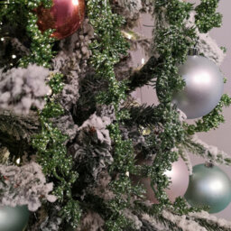 Samuel Alexander 96Cm Green Glitter Frosted Mini Leaf Wispy Christmas Stem Decoration - thumbnail 6