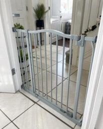 Safetots Extra Tall Curved Top Safety Gate, 98Cm - 107Cm, Matt Grey, Extra Tall 100Cm In Height, Pressure Fit Stair Gate - thumbnail 9