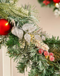 WeRChristmas 6Ft Pre Lit Decorated Cream And Gold Christmas Garland 30 Chasing Leds With Timer - thumbnail 5