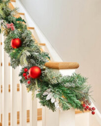 WeRChristmas 6Ft Pre Lit Decorated Cream And Gold Christmas Garland 30 Chasing Leds With Timer - thumbnail 4