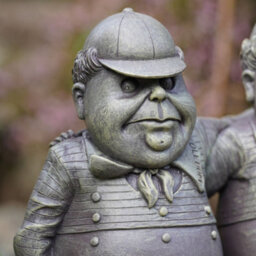 Burgess Tweedledee Tweedledum Resin Statue Alice In Wonderland Sculpture Outdoor Garden Decoration Large Home Ornament - thumbnail 2