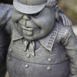 Burgess Tweedledee Tweedledum Resin Statue Alice In Wonderland Sculpture Outdoor Garden Decoration Large Home Ornament - thumbnail 7