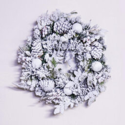 Christmas Tree World 50Cm Pre-Lit Frosted Decorated Pe Pine Wreath With White Berries - thumbnail 2