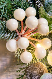 Christmas Tree World 50Cm Pre-Lit Frosted Decorated Pe Pine Wreath With White Berries - thumbnail 7