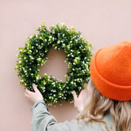Primrose Baby's Breath Artificial Flower Wreath With Hanging Loop 45Cm - thumbnail 8