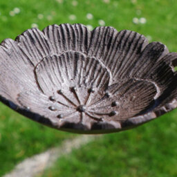 Dibor Vintage Style Cast Iron Hanging Heart Bird Dish Sunflower Garden Bird Feeder Seed Nut Mealworm Bird Feeding Station Tray - thumbnail 3