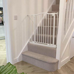 Safetots Curved Top Safety Gate, 152Cm - 161Cm, Matt White, Pressure Fit Stair Gate - thumbnail 8