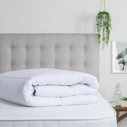 Slumberdown Anti Allergy Duvet, 2 Medium Pillows, 13.5 Tog, King - thumbnail 2