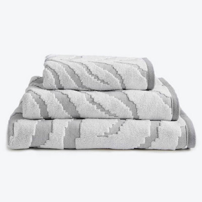 Allure Bath Fashions Zebra Print Sculpted Bath Towel - White/grey - image 1