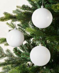 WeRChristmas White Shatterproof Christmas Baubles, 9 Pack, 10 Cm - thumbnail 3