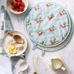 Hob Cover: Sophie Allport Strawberries, Cotton - thumbnail 2