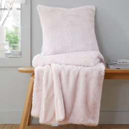 Catherine Lansfield Cosy Glamour Fur 130X170 Cm Blanket Throw Blush Pink - thumbnail 4