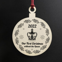Red Ocean In Memory Queen Elizabeth Ii Plaque Wood Christmas Bauble Tree Decoration Keepsake - thumbnail 2