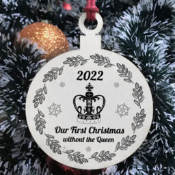 Red Ocean In Memory Queen Elizabeth Ii Plaque Wood Christmas Bauble Tree Decoration Keepsake - thumbnail 3