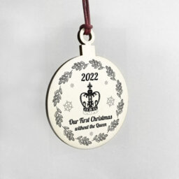 Red Ocean In Memory Queen Elizabeth Ii Plaque Wood Christmas Bauble Tree Decoration Keepsake - thumbnail 4