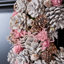 Dibor 39Cm Pink Pinecone Front Door Christmas Wreath With Stag Wreath Hanger - thumbnail 4