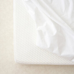 The Tiny Bed Company Waterproof Fitted Mattress Protector - Travel Cot (104 X 74Cm) - thumbnail 4