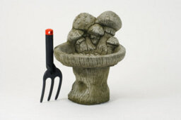 Birdbath With Mushrooms On Top - thumbnail 5