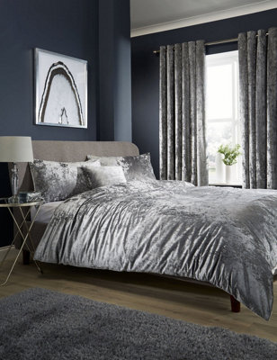 Crushed Velvet Duvet Set In Silver - Super King