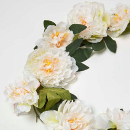 Homescapes Artificial Ivory Handcrafted Peony Flower Garland, 180 Cm - thumbnail 2