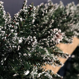 Samuel Alexander Premier Christmas Rocky Mountain Garland 2.7M  Snow Flocked With Cones - thumbnail 5