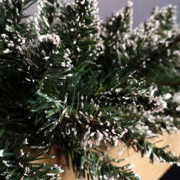 Samuel Alexander Premier Christmas Rocky Mountain Garland 2.7M  Snow Flocked With Cones - thumbnail 7