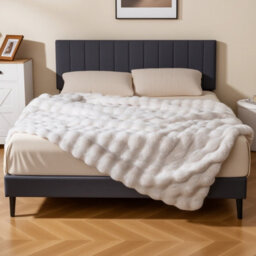 Costway Faux Fur Throw Blanket Plush Rabbit Fur Bubble Blanket 203 X 178 Cm - thumbnail 5