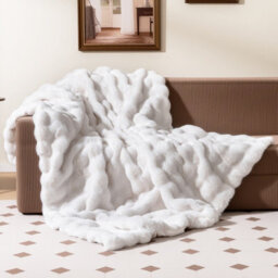 Costway Faux Fur Throw Blanket Plush Rabbit Fur Bubble Blanket 203 X 178 Cm - thumbnail 1