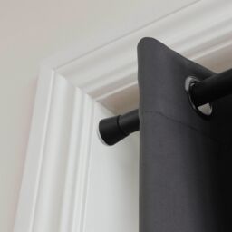 GoodHome Araxos Matt Black Extendable Single Curtain Pole Set, (L)900mm-1200mm (Dia)28mm - thumbnail 6