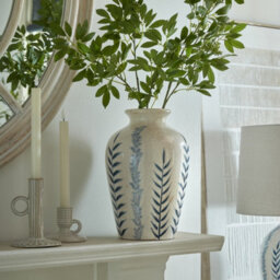 Hill Interiors Classic Blue Flora Juniper Vase - Ceramic - L21 X W21 X H31 Cm - White - thumbnail 4