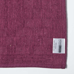 Homescapes Cotton Check Border Aubergine Bath Mat - thumbnail 5