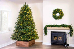 Christmas Tree World The 7Ft Pre-Lit Woodland Pine Tree With Hinged Branches - thumbnail 4