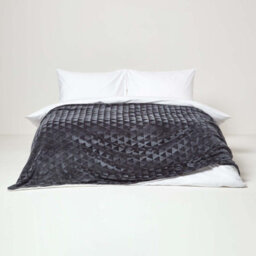 Homescapes Dark Grey Geometric Triangle Velvet Throw, 160 X 200Cm - thumbnail 3