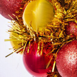 Christmas Tree World 56Cm Red & Gold Shatterproof Bauble Wreath - thumbnail 4