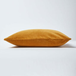 Homescapes Mustard Velvet Rectangular Cushion Cover, 30 X 50 Cm - thumbnail 2