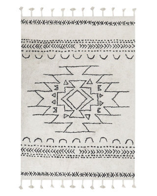 Beliani Off White Black Cotton Rug 140 X 200 Cm - Hand-Tufted Geometric Design With Tassels - image 1