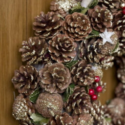 GreenBrokers Premium Quality Christmas Hanging Wreath 48Cm - Festive Pine Cone Display With Gold Frosting - thumbnail 4