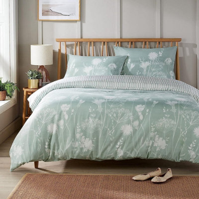 Meadow Sage Green Printed Duvet Set In Sage Green - King