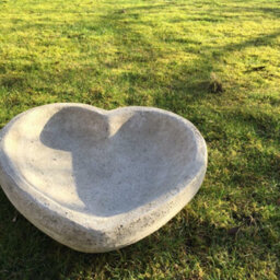 Heart Shaped Floor Level Large Birdbath / Planter - thumbnail 4
