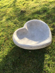 Heart Shaped Floor Level Large Birdbath / Planter - thumbnail 5