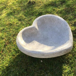 Heart Shaped Floor Level Large Birdbath / Planter - thumbnail 2