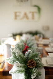 9Ft Artificial Snow Dusted Garland With Pinecones And Berries - thumbnail 9