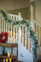 9Ft Artificial Snow Dusted Garland With Pinecones And Berries - thumbnail 3