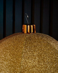 WeRChristmas Inflatable Tinsel Christmas Bauble, Gold, 76 Cm - thumbnail 3