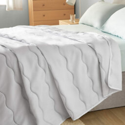 Silentnight Summer Breeze Duvet - 2.5 Tog - Super King - thumbnail 1