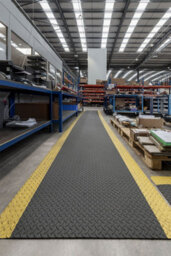 Blue Diamond Kumfi Tough Heavy Duty Anti-Fatigue Mat 60 X 90Cm Black/yellow - thumbnail 3